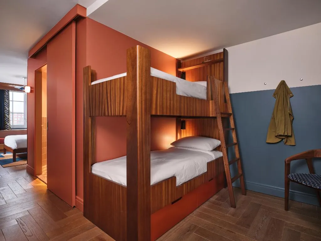 QUADRUPLE SUPERIOR Room, The Hoxton Lloyd Amsterdam, Amsterdam