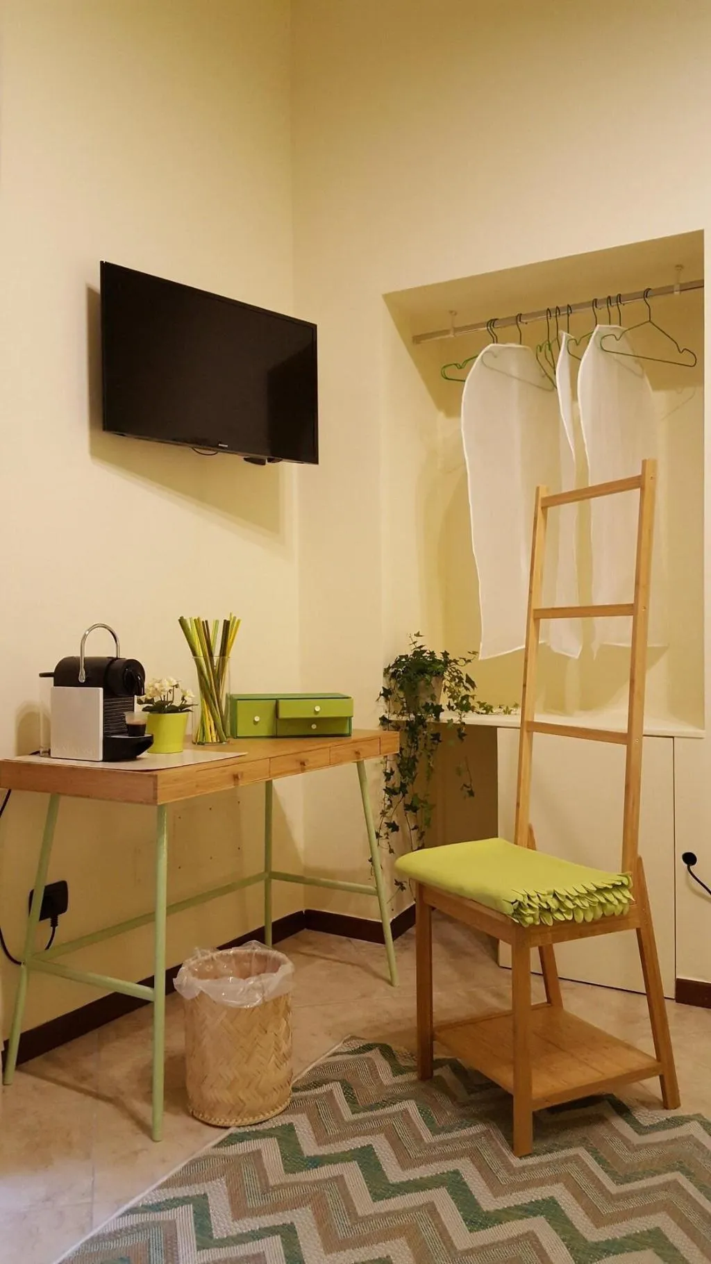 Room, B&B La Canzanella, Naples