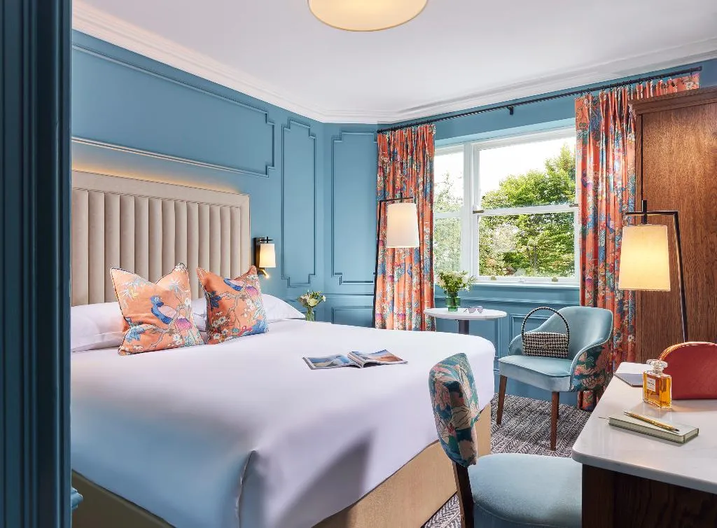 DOUBLE KING SIZE BED Room, Waterloo Townhouse & Suite, Dublin