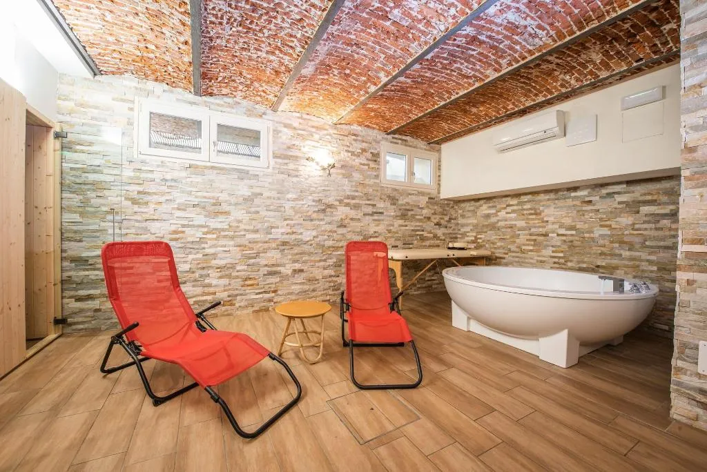 Sports and Entertainment, Hotel Rosa, Milan