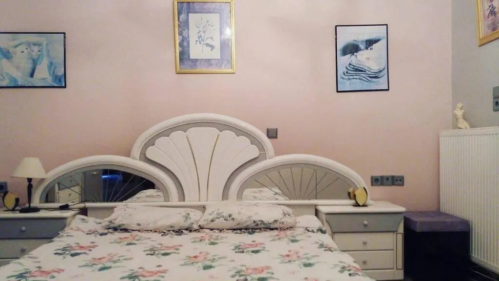 Room, Windy Place, Crete