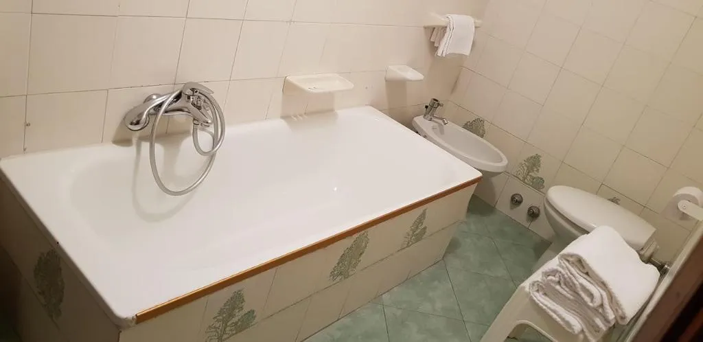 Room, Victoria, Florence