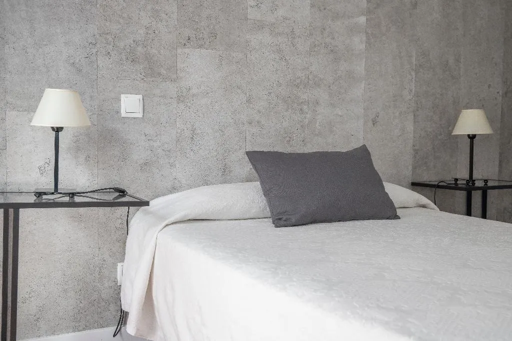 Room, Tokio, Madrid
