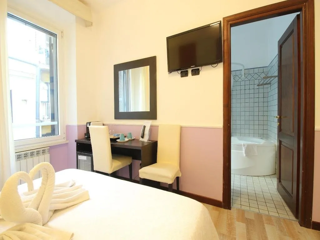 Room, Few Steps From Colosseum, Naples