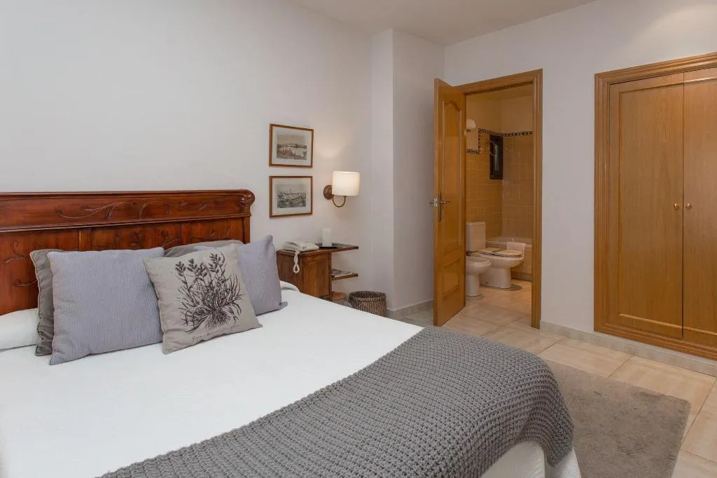 Room, Hostal De La Plaça, Barcelona