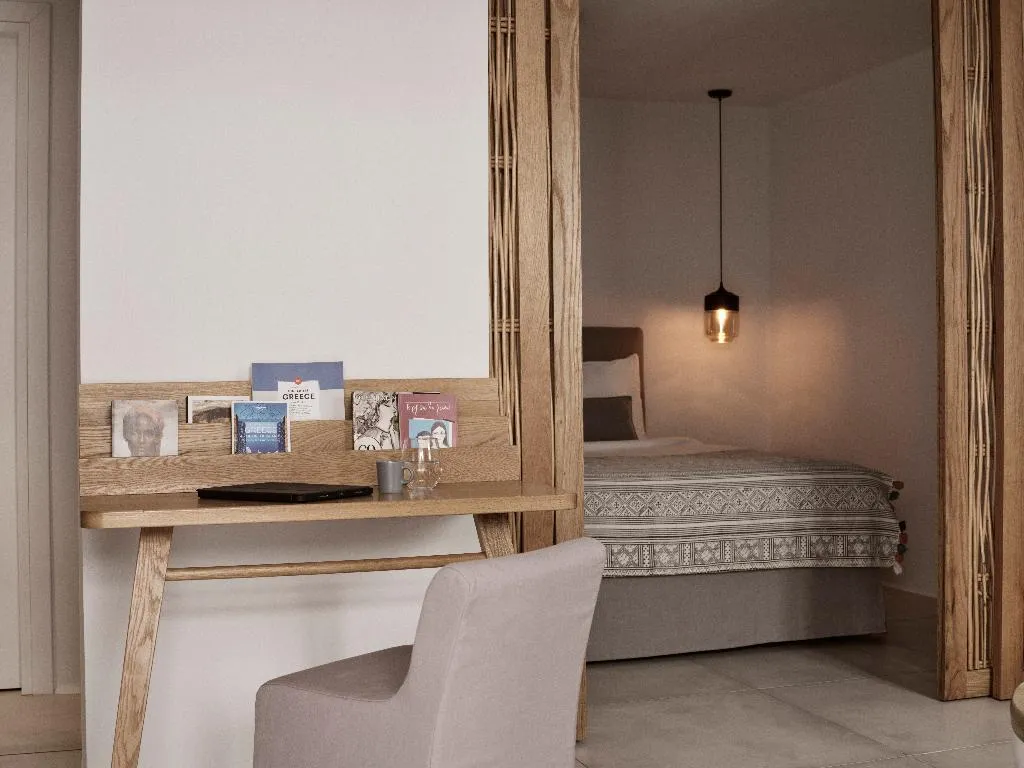 SUITE WITH JACUZZI Room, Boho Suites Mykonos, Mykonos