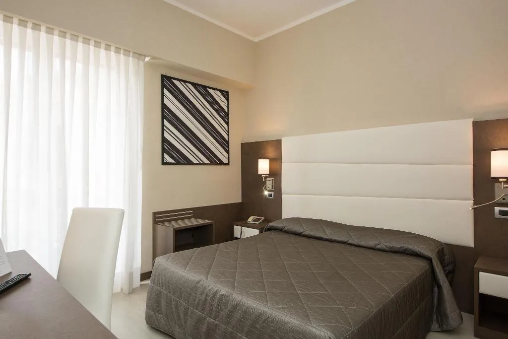 DOUBLE SINGLE USE QUEEN SIZE BED Room, Reginna Palace, Naples
