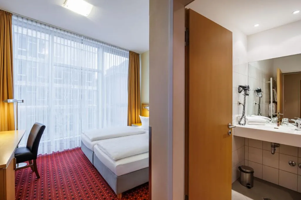 DOUBLE BUSINESS Room, Airporthotel Berlin Adlershof, Berlin