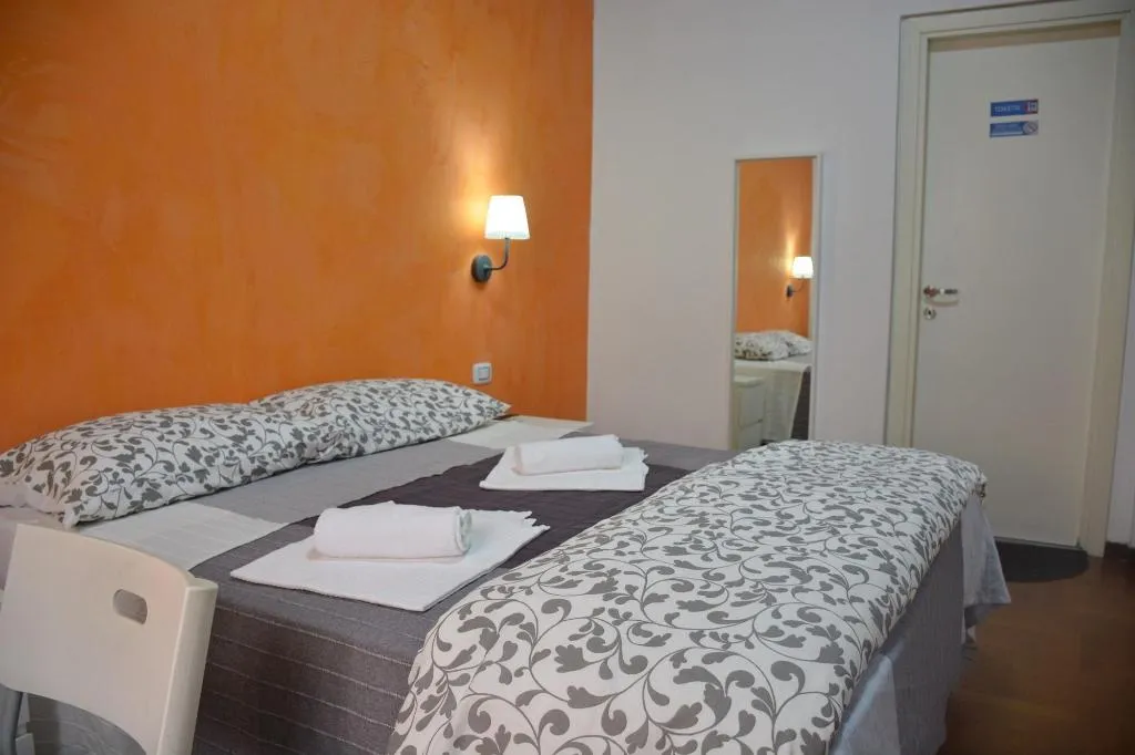 Room, Roma Hotel Srls, Naples