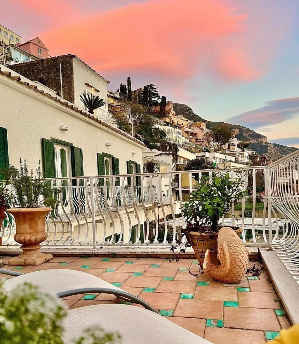 Terrace, Hotel Villa Delle Palme, Naples
