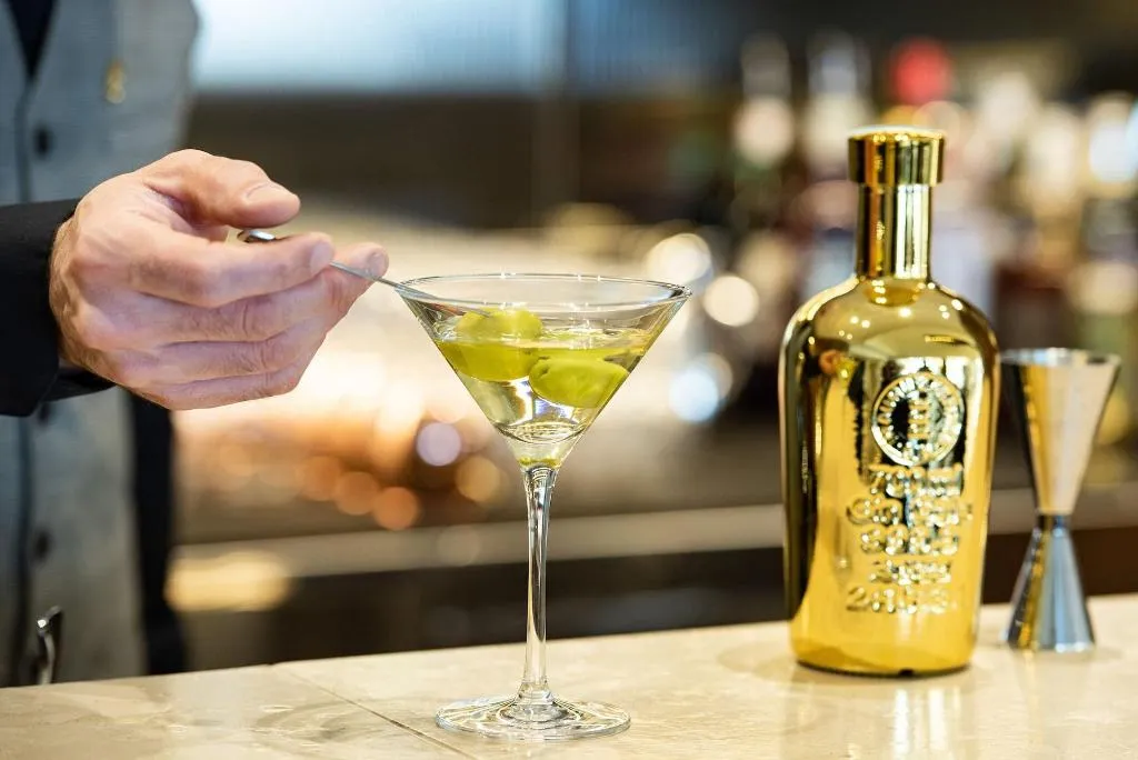 Bar, Gold Tower Lifestyle Hotel, Naples