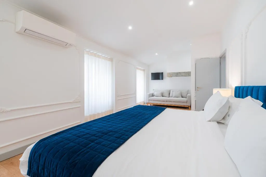 APARTMENT PENTHOUSE Room, Via Augusta 129, Lisbon