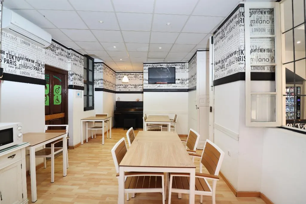 Bar, Feel Hostel City Center Malaga, Costa Del Sol
