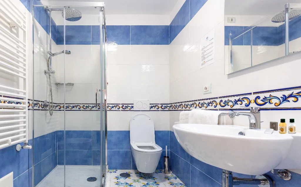 DOUBLE ONE BEDROOM ONE BATHROOM Room, Giosue' a Mare, Naples
