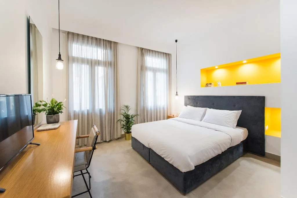 Double or Twin WITH BALCONY Room, MONK Monastiraki Suites, Athens
