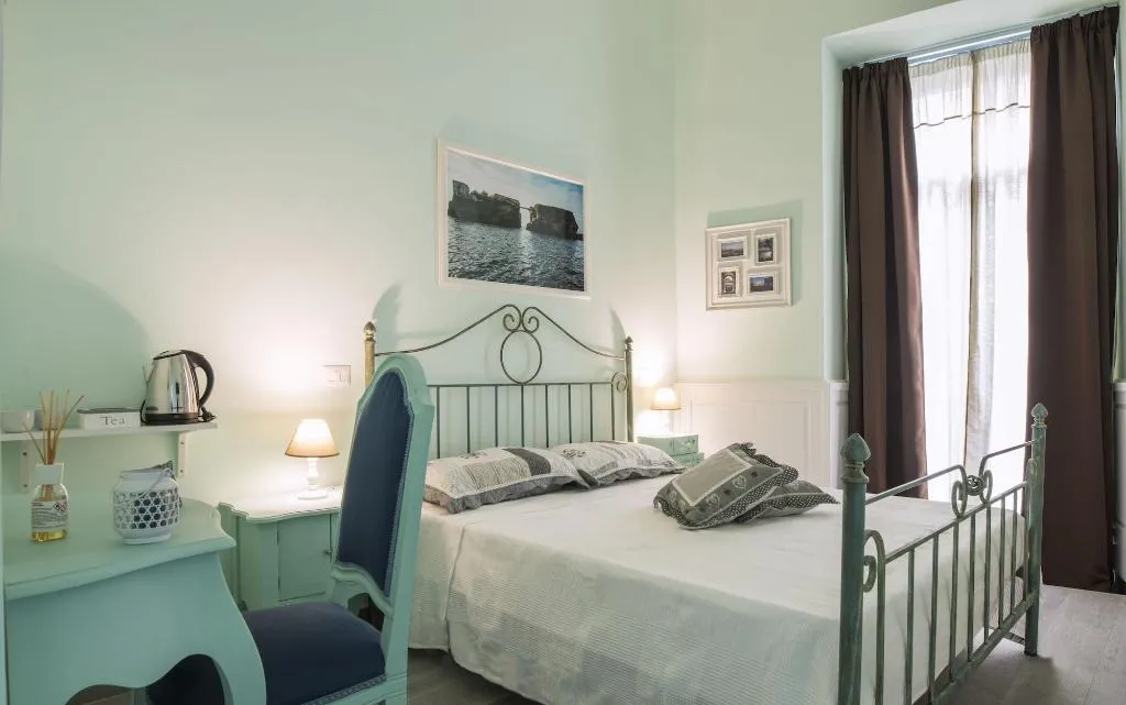 Room, Dimora Partenopea, Naples