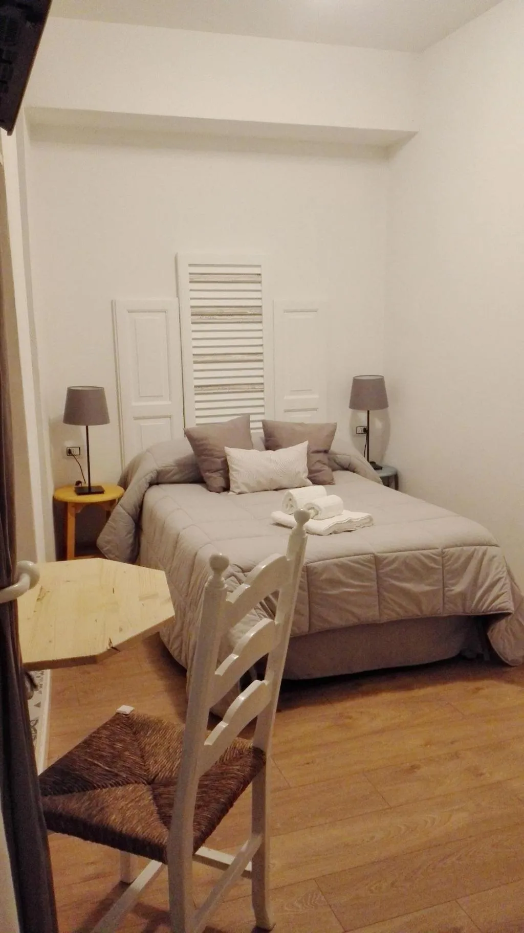Room, Quartino Napoletano, Naples
