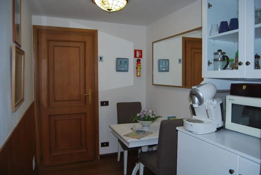 Room, Pettinary Village, Rome