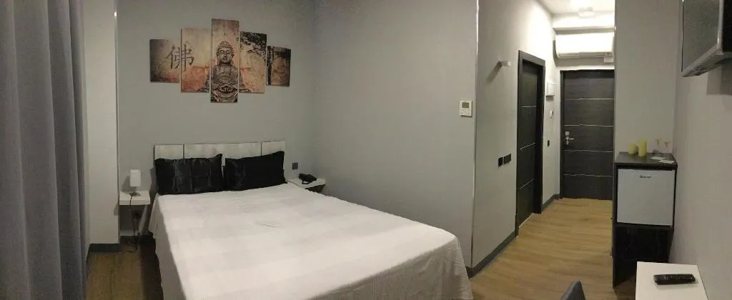 Room, H La Cabaña, Madrid