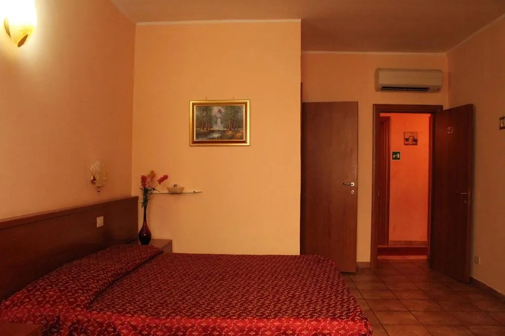 Room, B&B Millyhouse, Naples