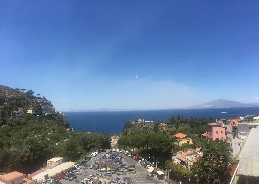 General view, Maison Lauren, Naples