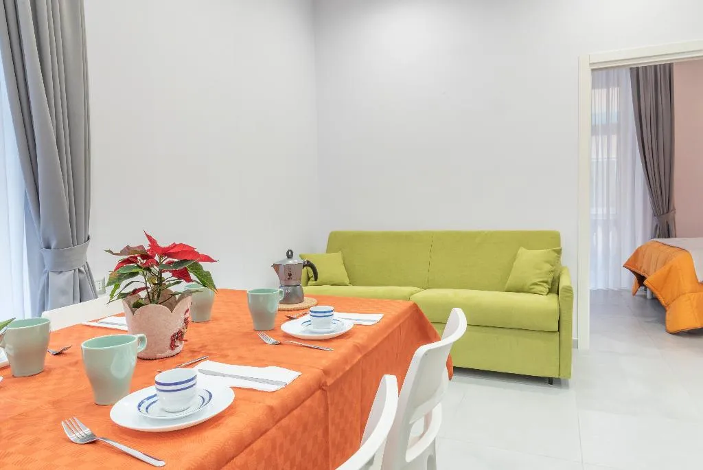APARTMENT WITH BALCONY Room, Casina Rossa, Naples