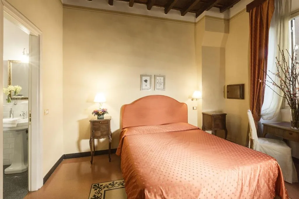 Room, Casa de' Fiori Biscione, Rome