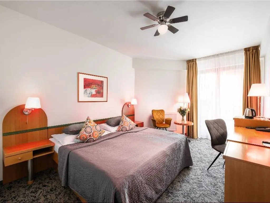 SINGLE DELUXE WITH BALCONY Room, Hotel Troja Prague, Prague