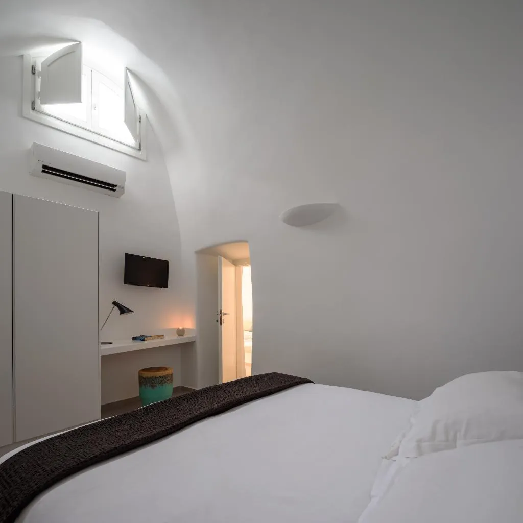 VILLA WITH JACUZZI Room, Panorama Suites, Santorini