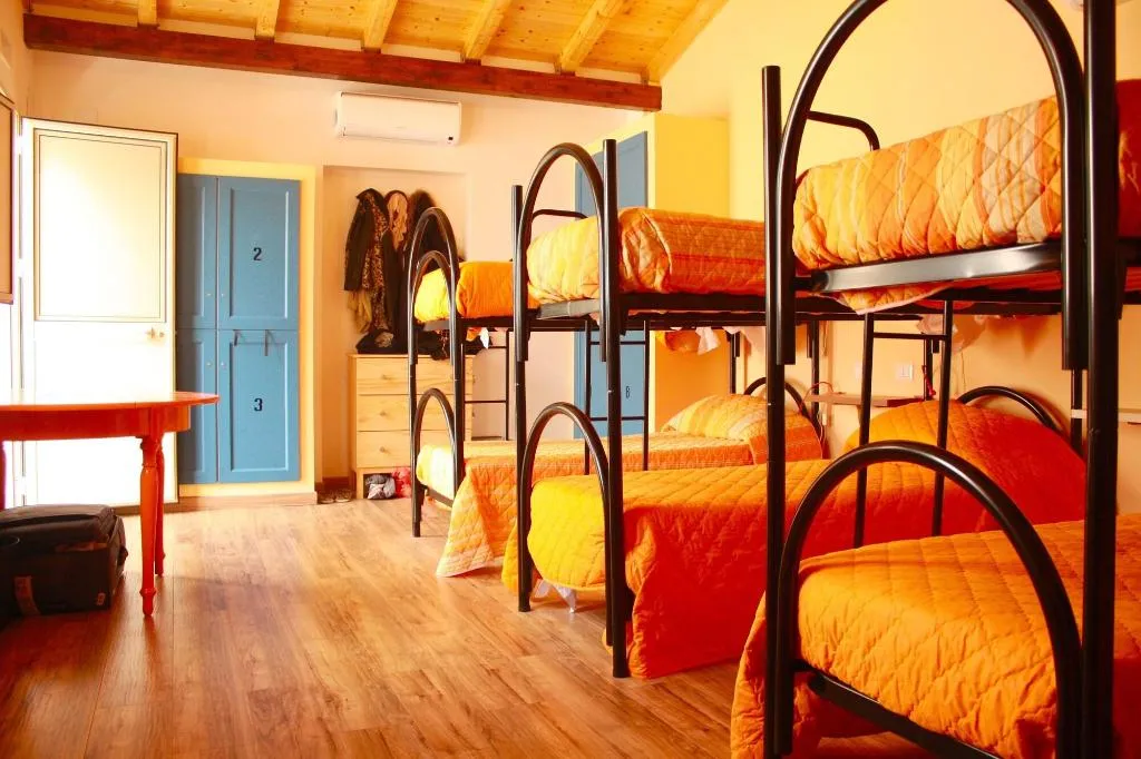 Room, City-in-hostel-B&B, Catania