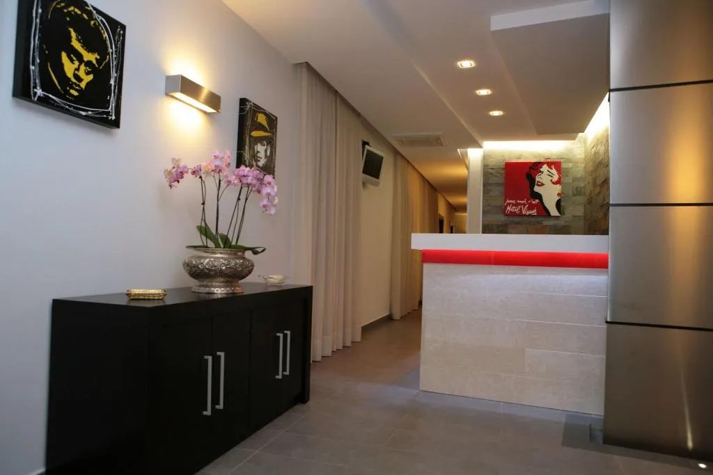 Lobby, Visagi, Naples