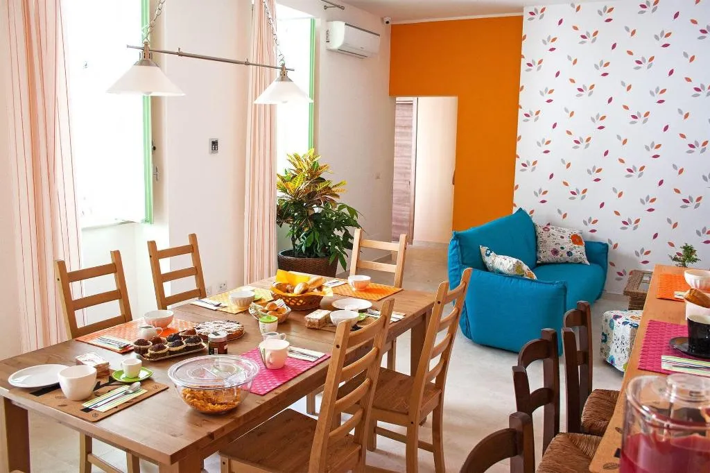 Restaurant, City-in-hostel-B&B, Catania
