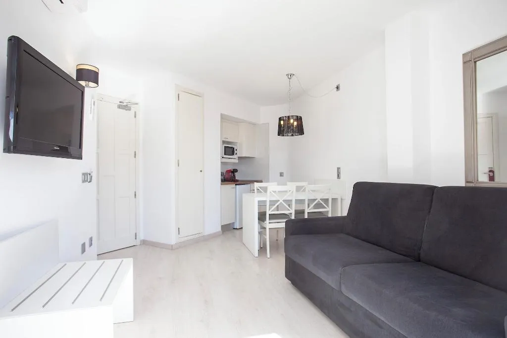 Room, Sand Beach Apartments, Majorca