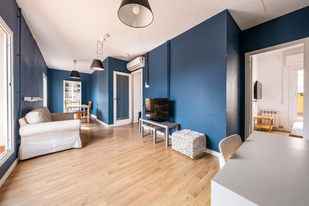 APARTMENT CAPACITY 5 THREE BEDROOM Room, Ainb Barcelona Sants Apartments, Barcelona