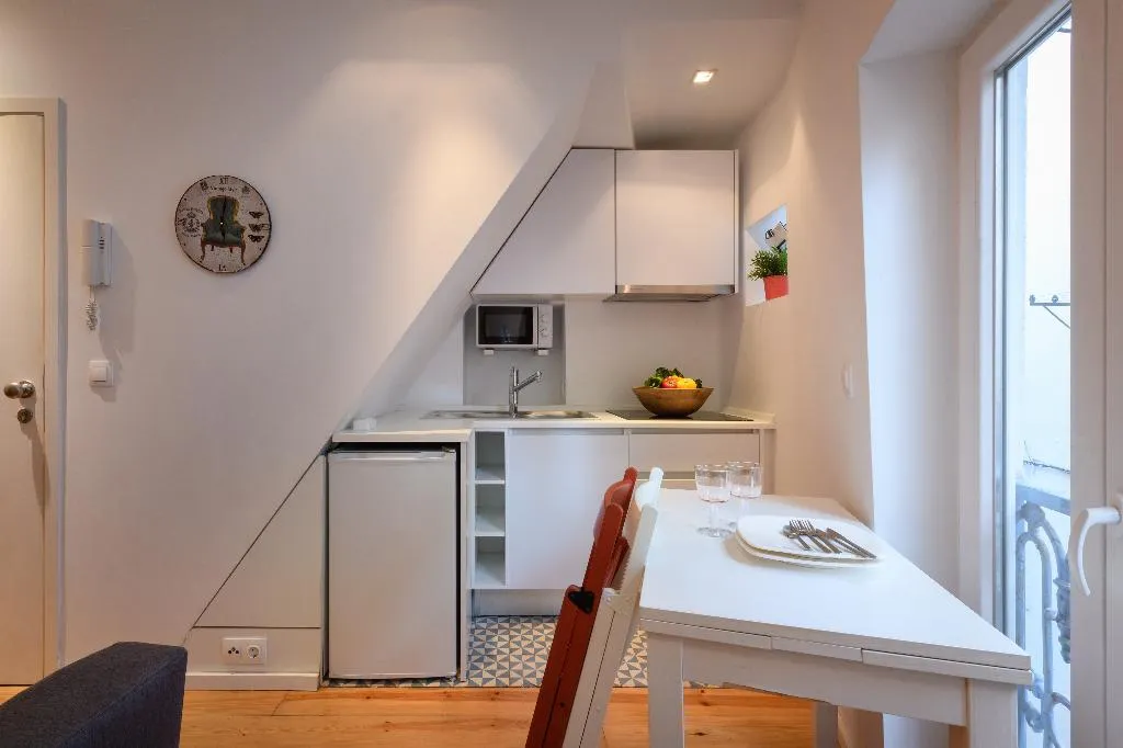 APARTMENT SUPERIOR Room, Alfama Yellow House, Lisbon