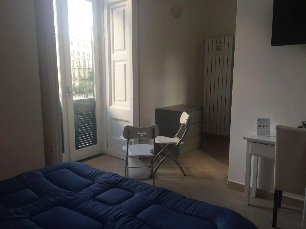 Room, Base Napoli B&B, Naples