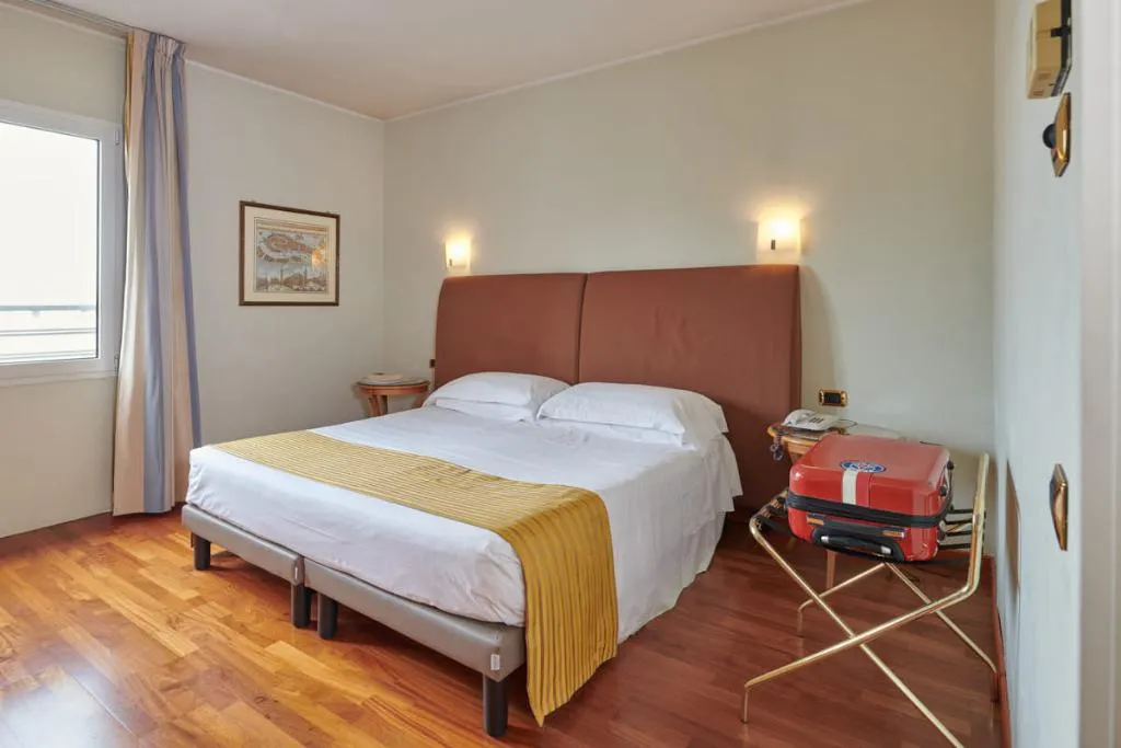 TRIPLE CLASSIC Room, Hotel Plaza Venice, Venice