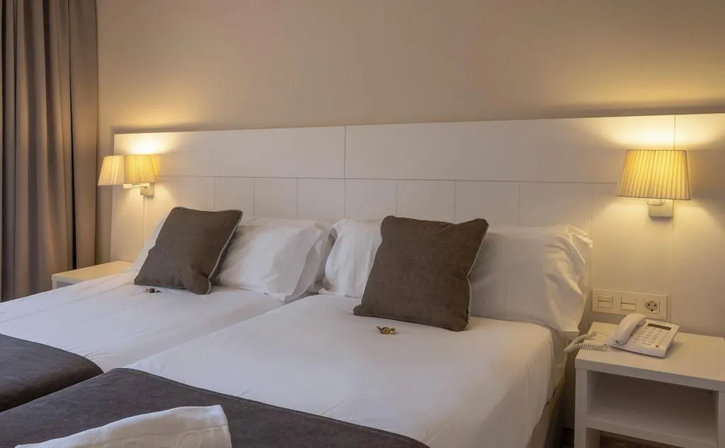 TWIN PARTIAL SEA VIEW Room, Rosamar Maxim, Costa Brava