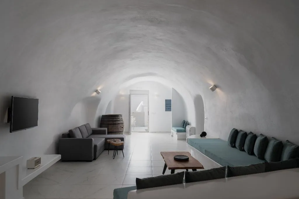 SUITE CAPACITY 5 ONE BEDROOM Room, White Concept Caves, Santorini