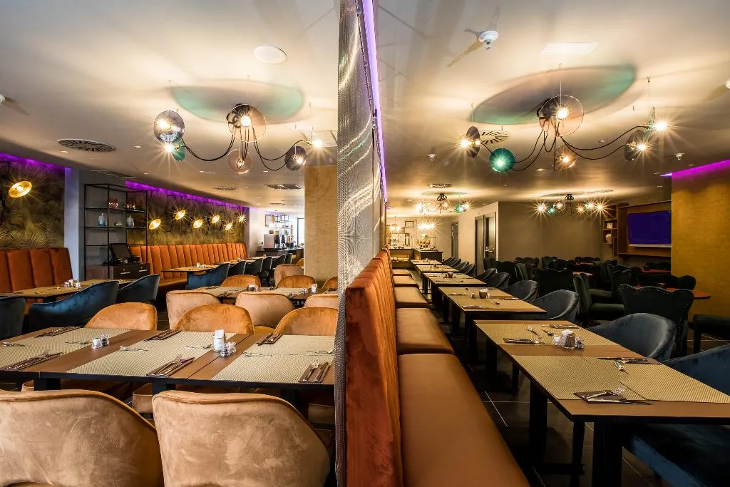 Restaurant, NYX Hotel Madrid by Leonardo Hotels, Madrid