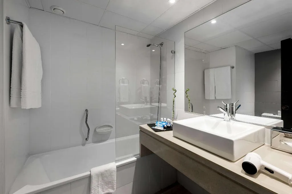 SINGLE PREMIUM SEA VIEW Room, Tryp Lisboa Caparica Mar Hotel, Lisbon