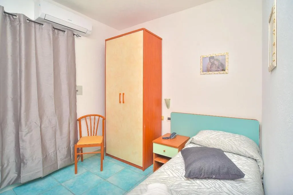 Room, Junior Village, Naples