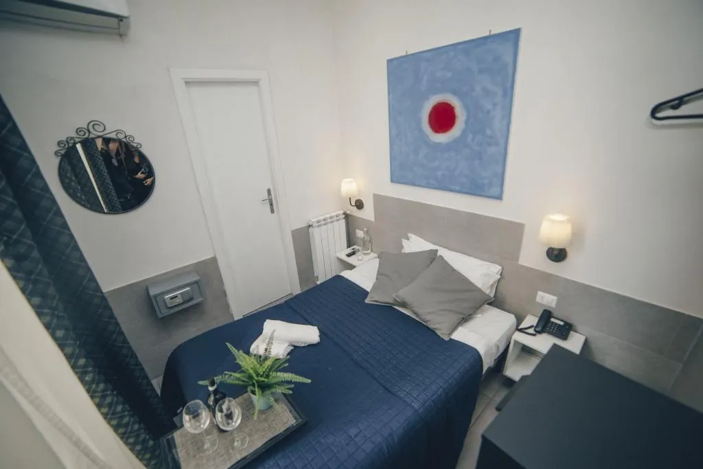 Double or Twin ECONOMY Room, Ideal, Naples