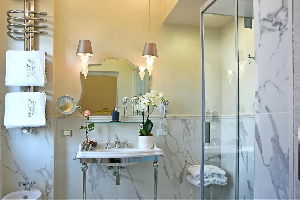 DOUBLE SUPERIOR QUEEN BED Room, The Moon Boutique Hotel, Florence