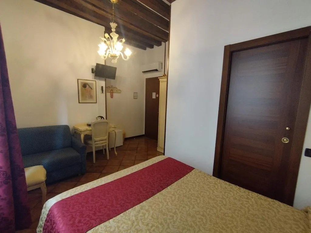 Double or Twin STANDARD Room, Alloggi SS. Giovanni e Paolo, Venice