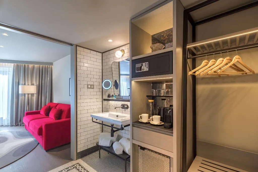 SUITE CITY VIEW ONE BEDROOM Room, Canopy by Hilton Madrid Castellana, Madrid