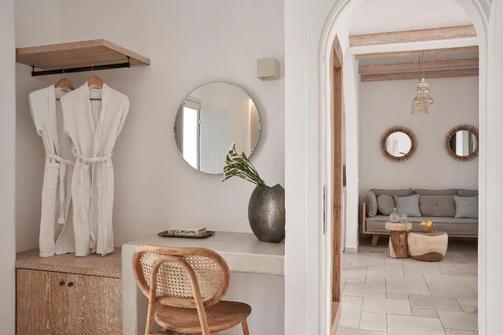 SUITE DELUXE ONE BEDROOM Room, Makris Beach Hotel, Santorini