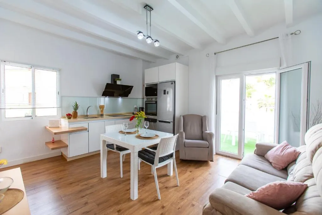 APARTMENT OCEAN VIEW TWO BEDROOMS Room, Boutique Rooms Playa Burriana, Costa Del Sol