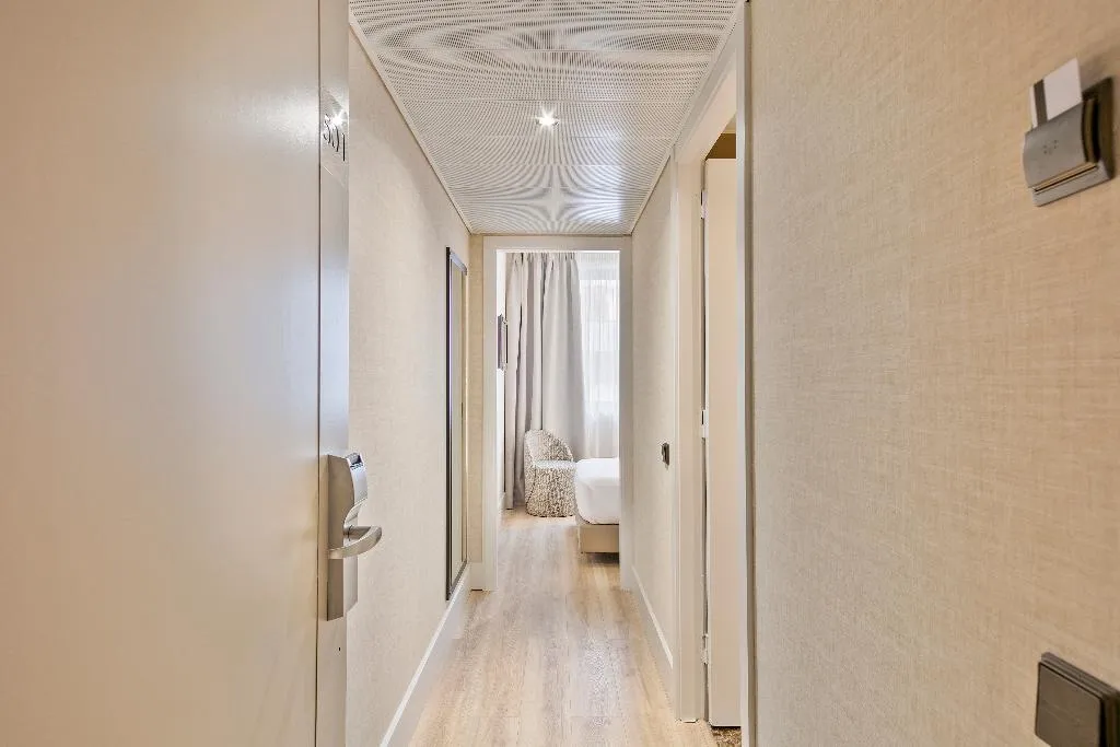 DOUBLE ECONOMY Room, Acta City 47, Barcelona