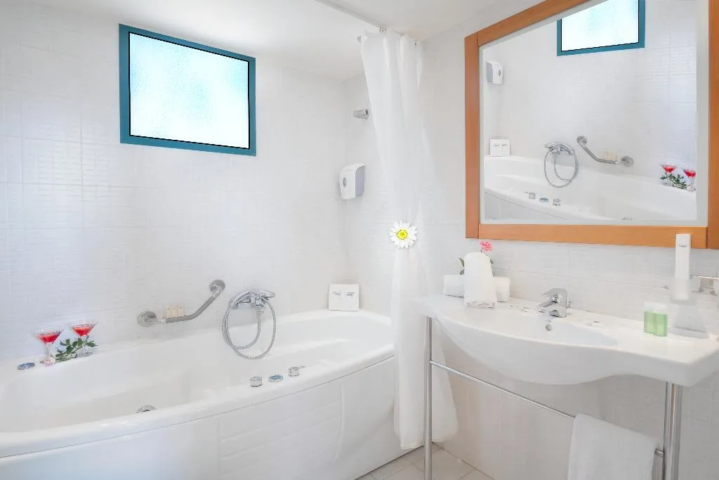 VILLA FOUR BEDROOMS Room, Miramare Resort & Spa, Crete
